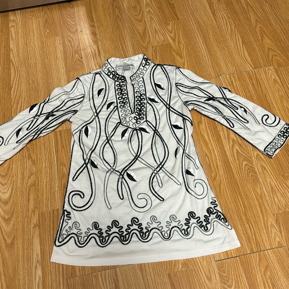 Lauren Michelle Size S Extremely Unique   White with black and silver designs